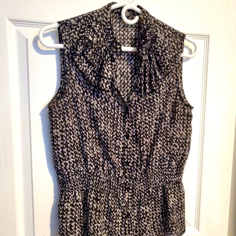 Sleeveless black and gray blouse with ruffled collar